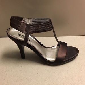 Kenneth Cole Reaction T strap dressy sandal